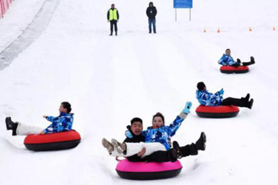 【?？怠棵坊ㄕ?親子滑雪一日游